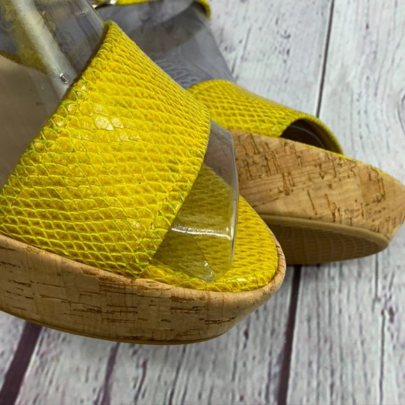 Stuart Weitzman Yellow Snake Embossed Strappy Cork - Picture 9 of 10